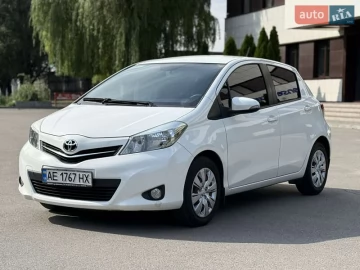 Авто Toyota Yaris 2012 № 7777655