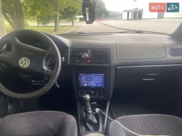 Авто Volkswagen Golf 2000 № 7779391