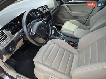 Авто Volkswagen E-Golf 2019 № 7781247