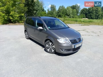 Авто Volkswagen Touran 2009 № 7784325