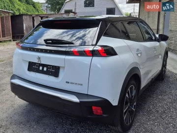 Авто Peugeot E-2008 2020 № 7784365