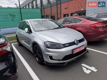 Авто Volkswagen E-Golf 2015 № 7786243