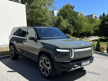 Авто Rivian R1S 2022 № 7786692