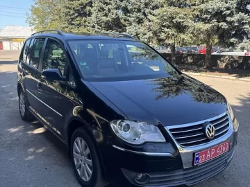 Авто Volkswagen Touran 2010 № 7788339