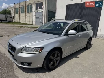 Авто Volvo V50 2011 № 7791287