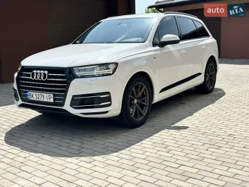 Авто Audi Q7 2015 № 7792105