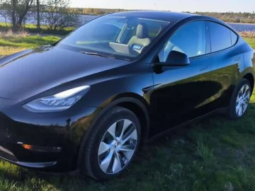 Авто Tesla Model Y 2023 № 7793531