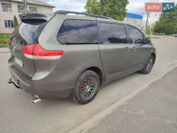 Авто Toyota Sienna 2012 № 7793927