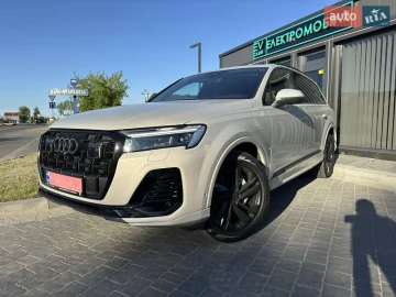 Авто Audi Q7 2021 № 7796468