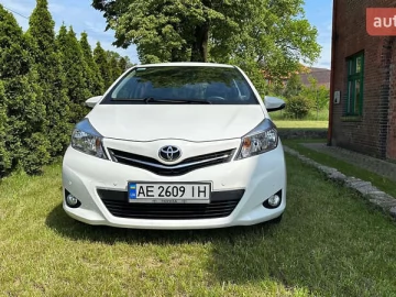 Авто Toyota Yaris 2012 № 7796533