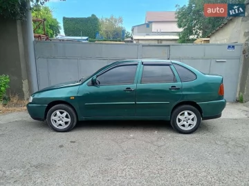Авто Volkswagen Polo 1999 № 7796617
