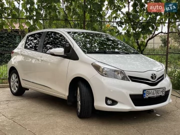 Авто Toyota Yaris 2014 № 7796694