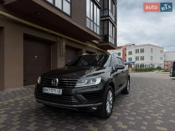Авто Volkswagen Touareg 2015 № 7797187