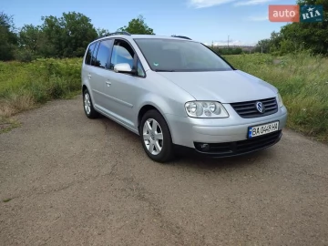 Авто Volkswagen Touran 2006 № 7797435