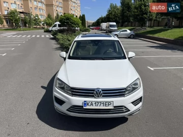 Авто Volkswagen Touareg 2015 № 7797761