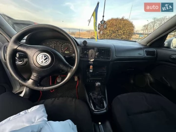 Авто Volkswagen Golf 2000 № 7797812