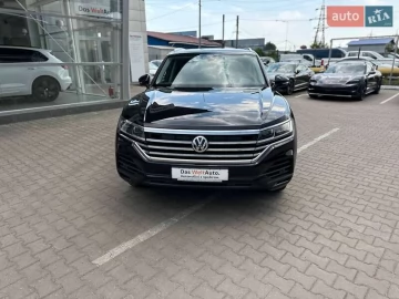 Авто Volkswagen Touareg 2018 № 7799717