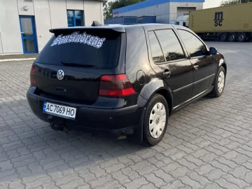 Авто Volkswagen Golf 2000 № 7800441