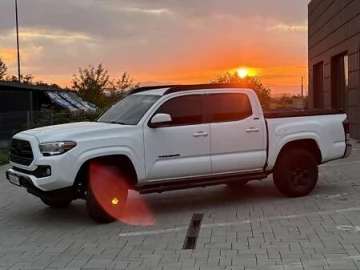 Авто Toyota Tacoma 2017 № 7801654