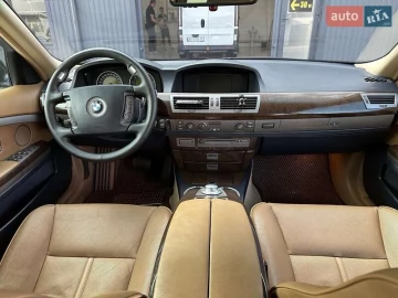 Авто BMW 7 Series 2002 № 7802061