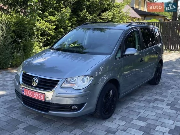 Авто Volkswagen Touran 2009 № 7802375