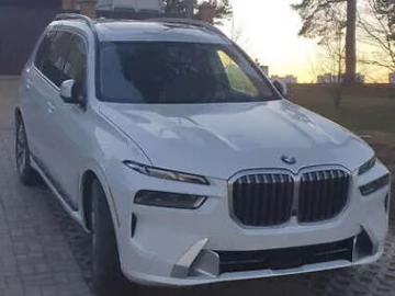 Авто BMW X7 2023 № 7802976