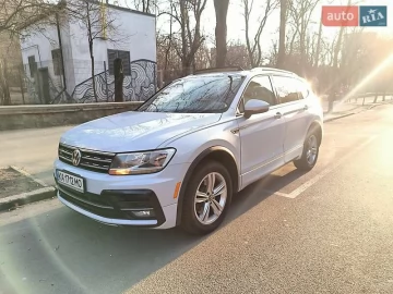 Авто Volkswagen Tiguan 2018 № 7803357