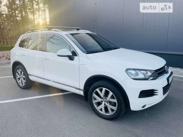 Авто Volkswagen Touareg 2013 № 7805183