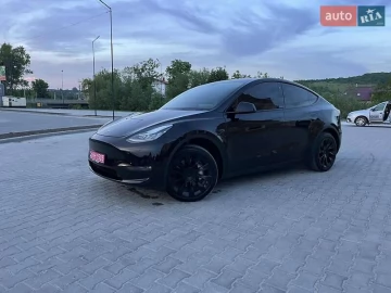 Авто Tesla Model Y 2023 № 7806923