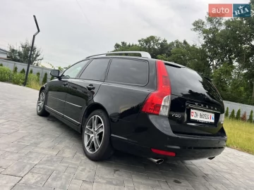Авто Volvo V50 2011 № 7807133