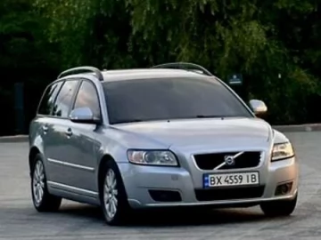 Авто Volvo V50 2010 № 7810222