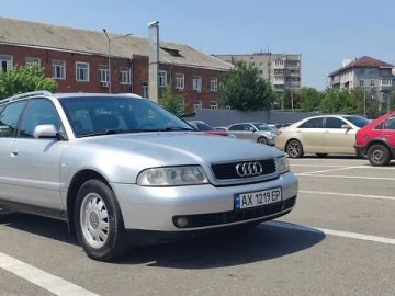 Авто Audi A4 2000 № 7810579
