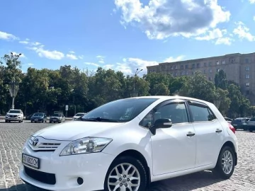 Авто Toyota Auris 2011 № 7810887