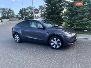 Авто Tesla Model Y 2023 № 7811056