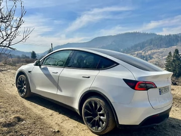 Авто Tesla Model Y 2023 № 7813664