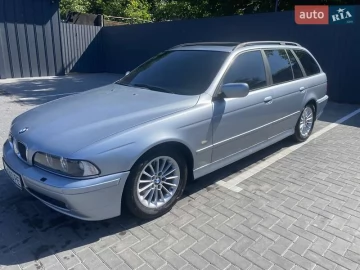 Авто BMW 5 Series 2002 № 7814015