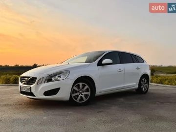 Авто Volvo V60 2011 № 7814401