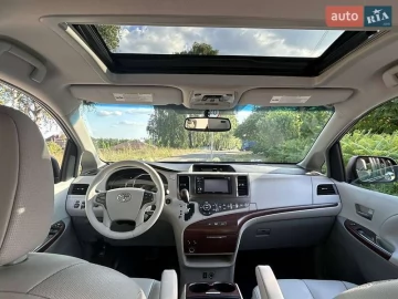 Авто Toyota Sienna 2012 № 7815826