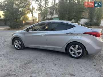 Авто Hyundai Elantra 2012 № 7816212