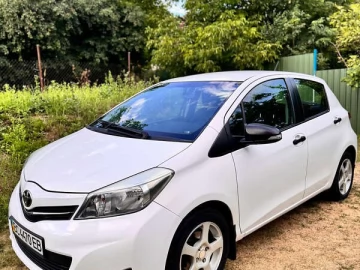 Авто Toyota Yaris 2013 № 7817466