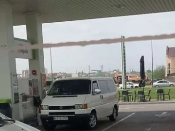 Авто Volkswagen Transporter 2000 № 7820824