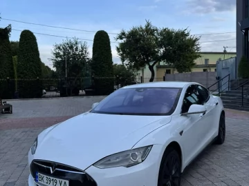 Авто Tesla Model S 2015 № 7824847