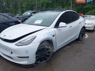Авто Tesla Model Y 2021 № 7825417