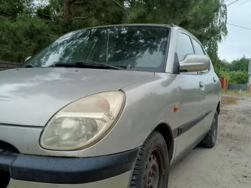 Авто Daihatsu Sirion 2000 № 7827669