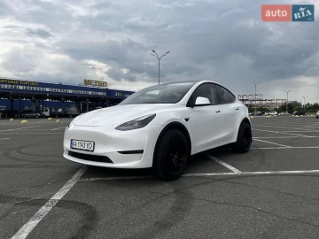 Авто Tesla Model Y 2023 № 7829142