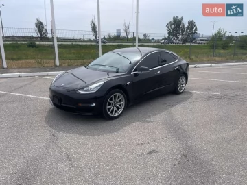 Авто Tesla Model 3 2019 № 7830139