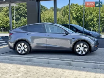 Авто Tesla Model Y 2023 № 7831249
