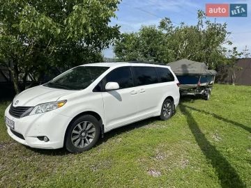 Авто Toyota Sienna 2011 № 7831266
