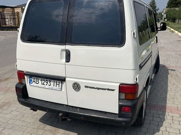 Авто Volkswagen Transporter 2000 № 7833716