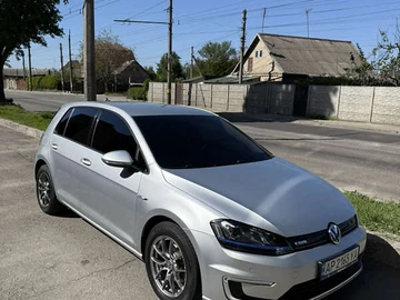 Авто Volkswagen E-Golf 2016 № 7835945